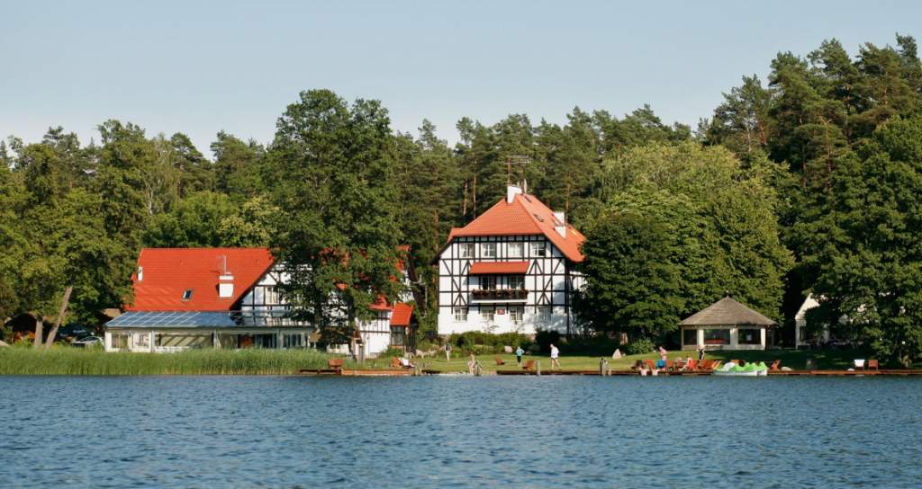 Jabłoń Lake Resort